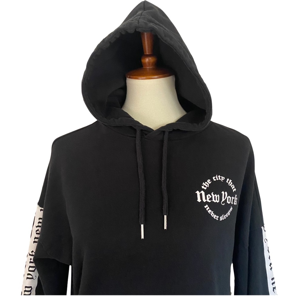 H&M Divided Printed Black Hoodie New York The City That Never Sleeps Size XS